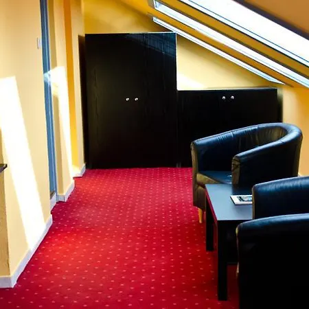 Fenyoharaszt Kastelyszallo 酒店 4*