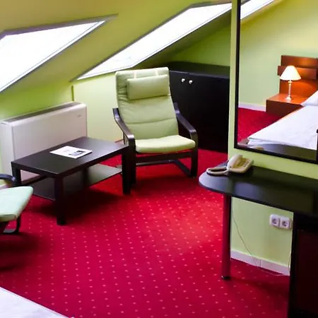 Fenyoharaszt Kastelyszallo 4* Verseg