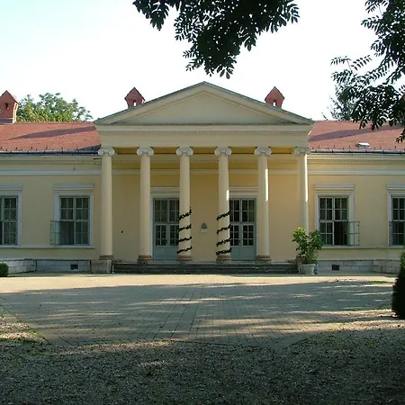 Hotel Fenyoharaszt Kastelyszallo