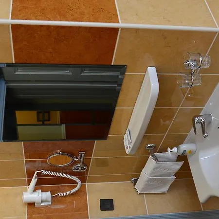 Fenyoharaszt Kastelyszallo 酒店 Verseg