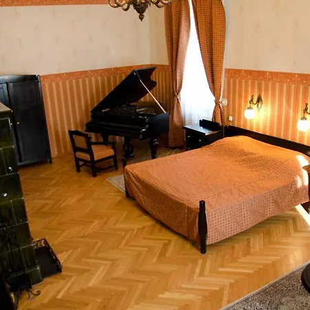 Fenyoharaszt Kastelyszallo 4*