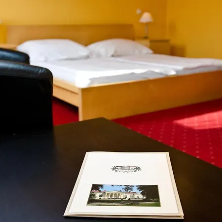 فندق Fenyoharaszt Kastelyszallo 4*