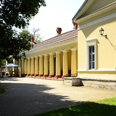 Hotel Fenyoharaszt Kastelyszallo