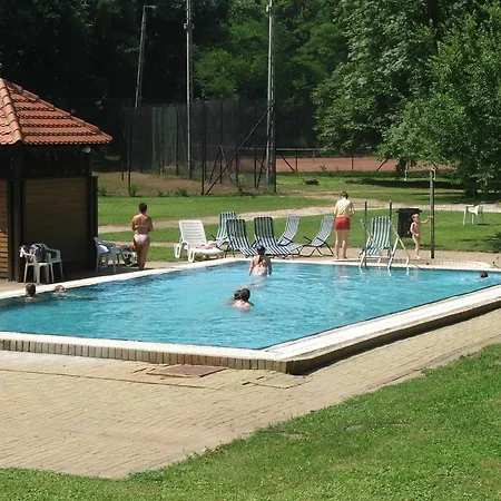 Fenyoharaszt Kastelyszallo 酒店