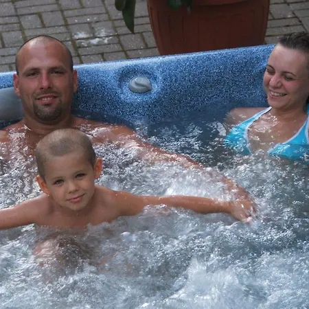 Fenyoharaszt Kastelyszallo 4*