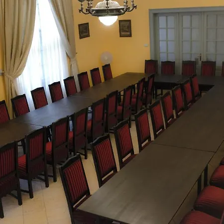 فندق Fenyoharaszt Kastelyszallo 4*