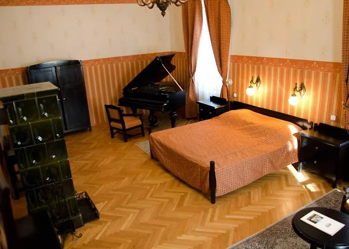 Fenyoharaszt Kastelyszallo 4*