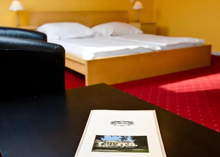 Hotel Fenyoharaszt Kastelyszallo 4*