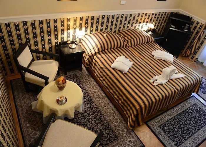 Hotel Fenyoharaszt Kastelyszallo Verseg