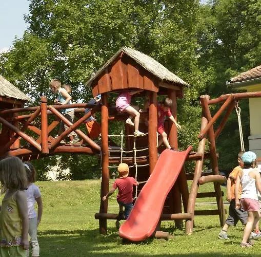 Hotel Fenyoharaszt Kastelyszallo
